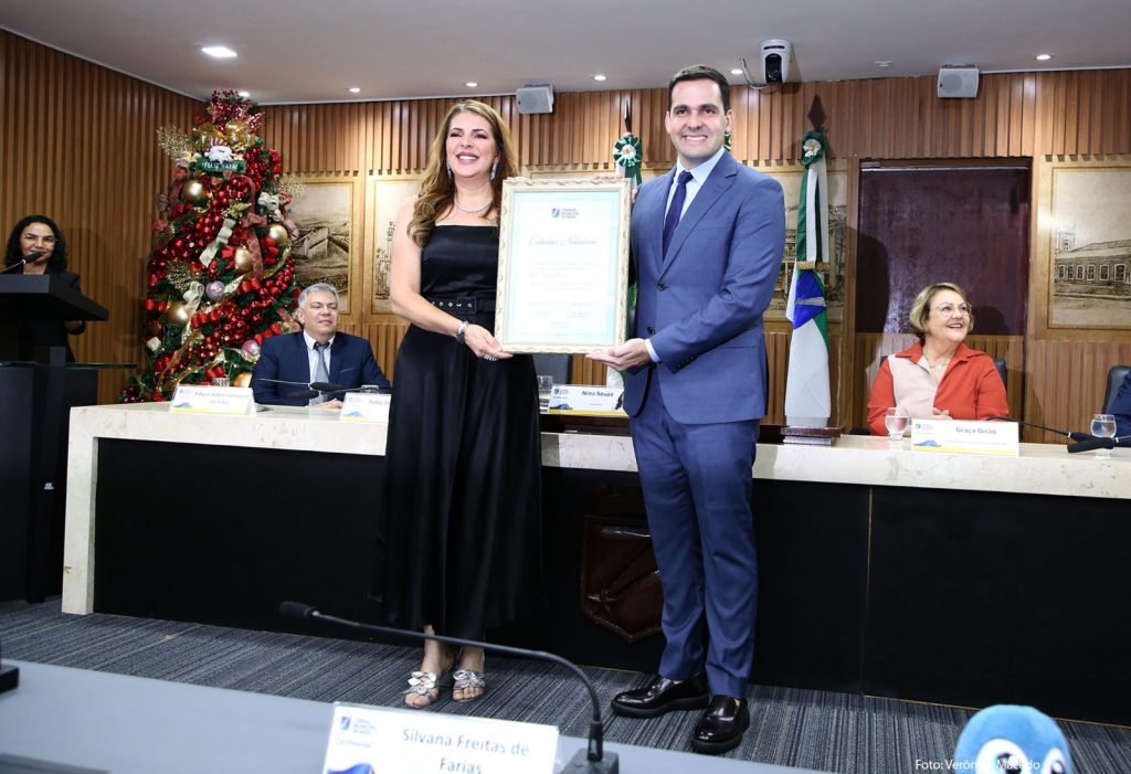 Vereadora Nina Souza homenageia cofundador de Loucos por Coxinha com Título de Cidadão Natalense