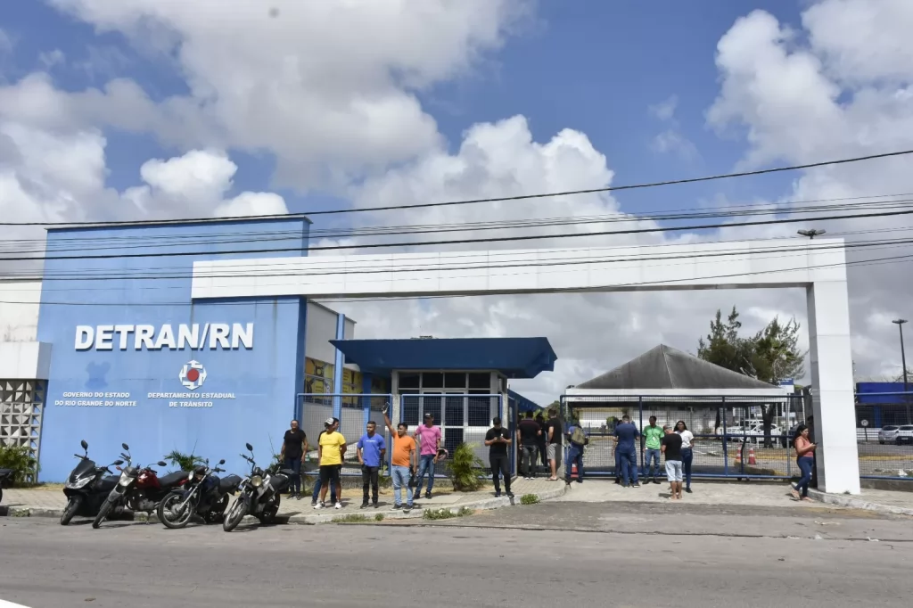 Saiba como transferir propriedade de veículos sem despachante e sem ir ao Detran