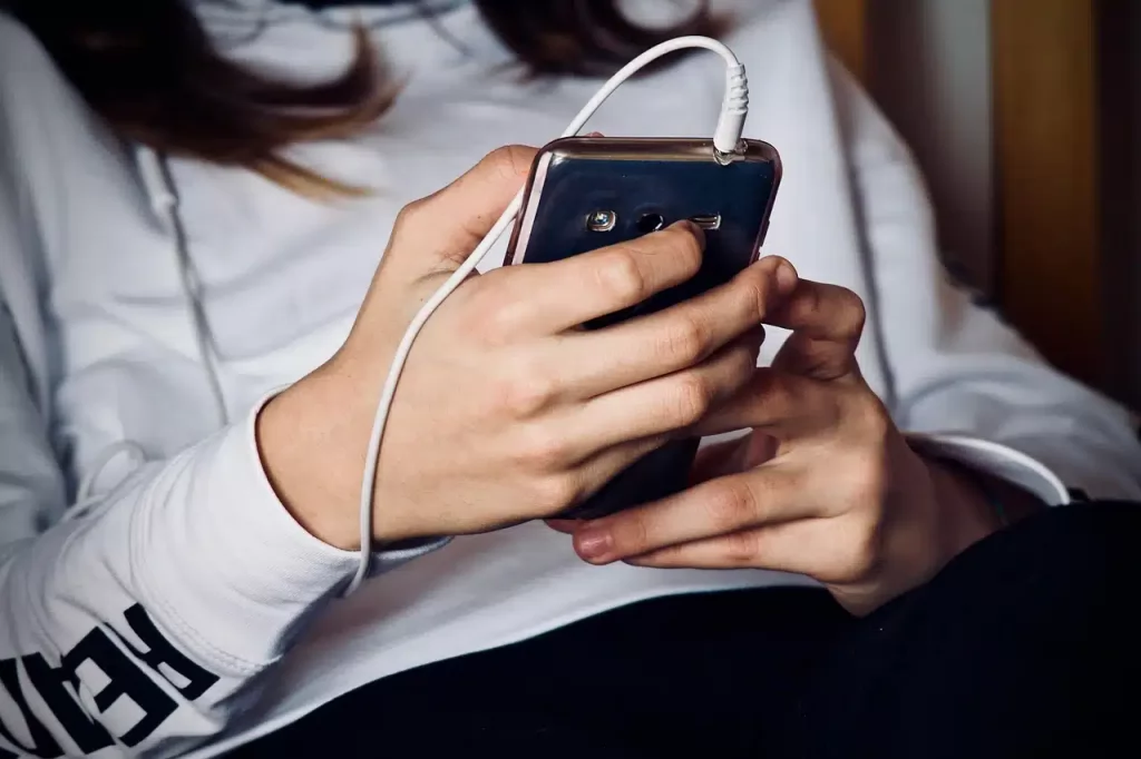 Cuidado! 3 sinais indicam que a bateria do seu celular está prestas a explodir