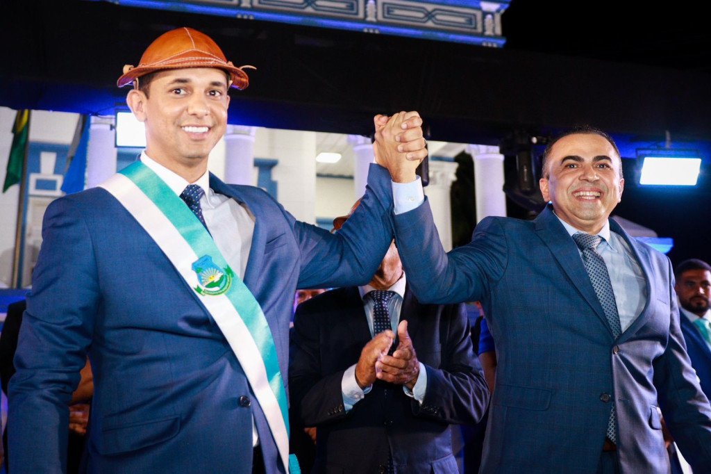 Prefeito Allyson Bezerra e vice-prefeito Marcos Medeiros são empossados para a gestão 2025/2028