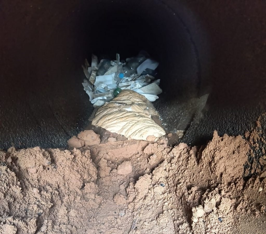 Após problema em tubulação, Seinfra orienta sobre importância da destinação correto de resíduos