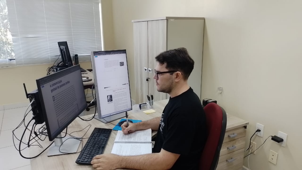 Especialista fala sobre uso de telas e saúde mental