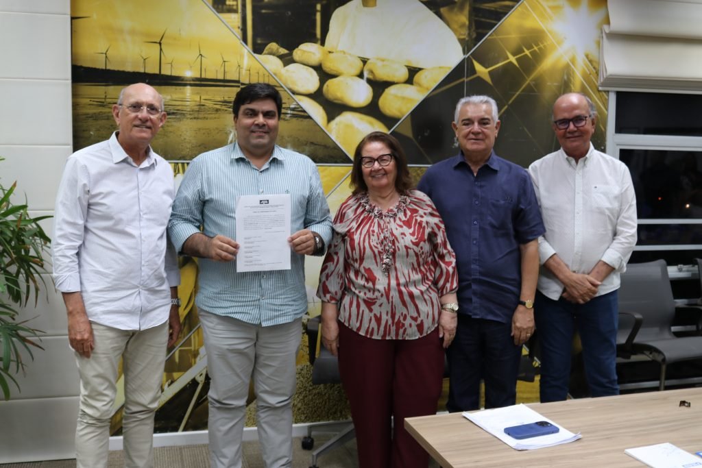 Industrial Túlio Veras é empossado presidente do SINDLEITE-RN para mandato 2025-2028