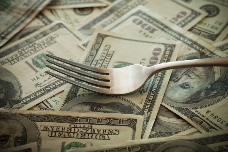 A Conta chegou: escalada do dólar obriga restaurantes e bares a aumentar preços
