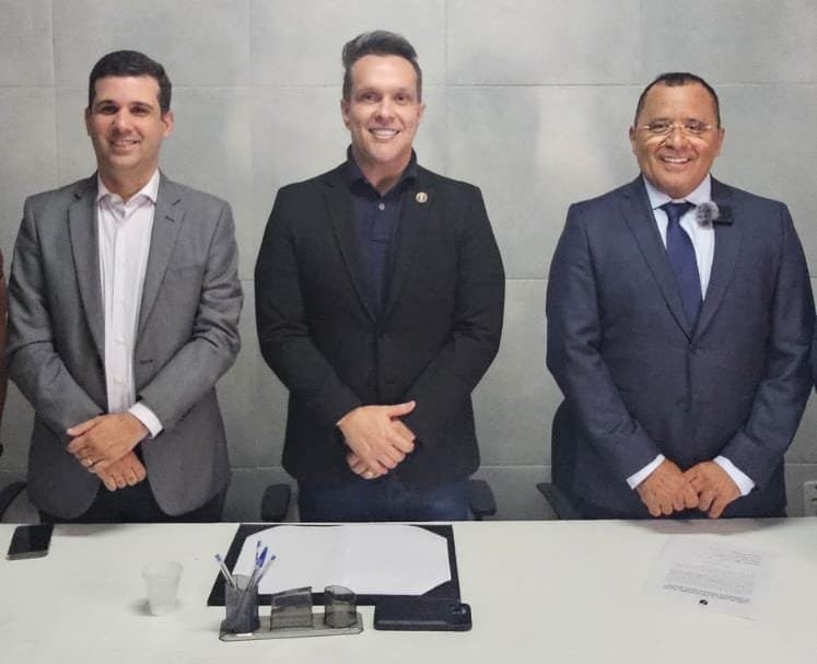 Presidente da Câmara Municipal de Natal dá posse a dois novos vereadores