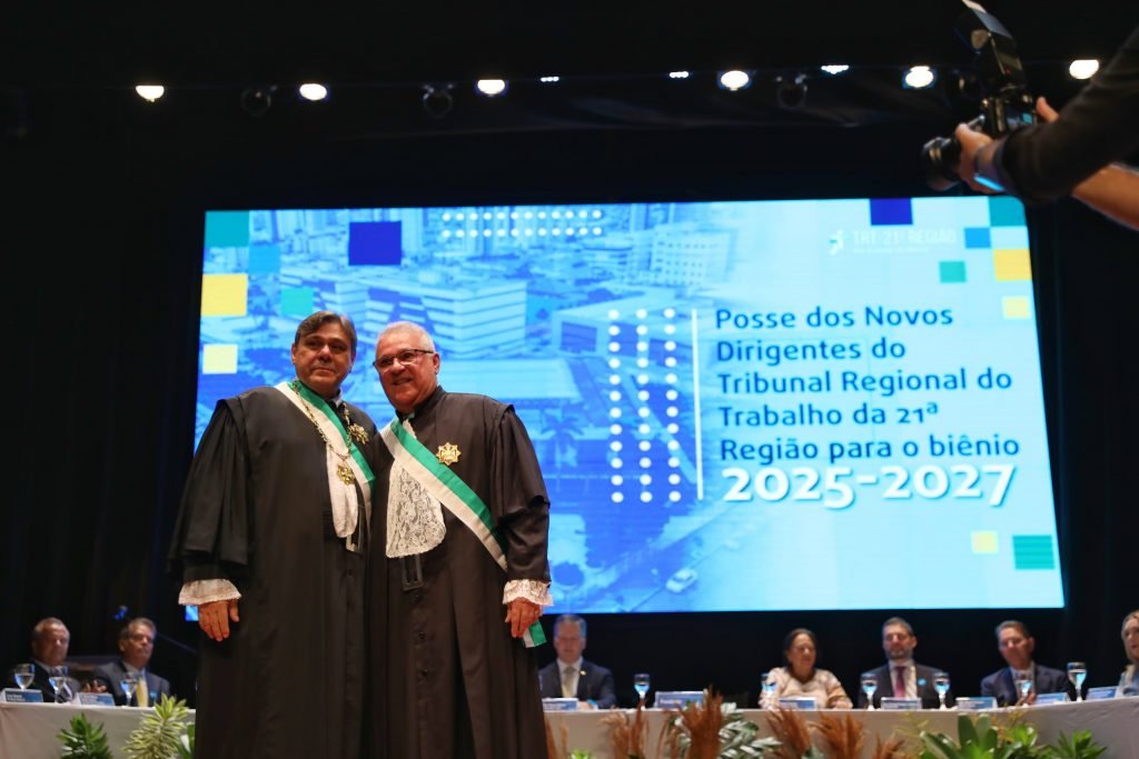 Governadora Fátima Bezerra prestigia posse dos novos dirigentes do TRT-RN