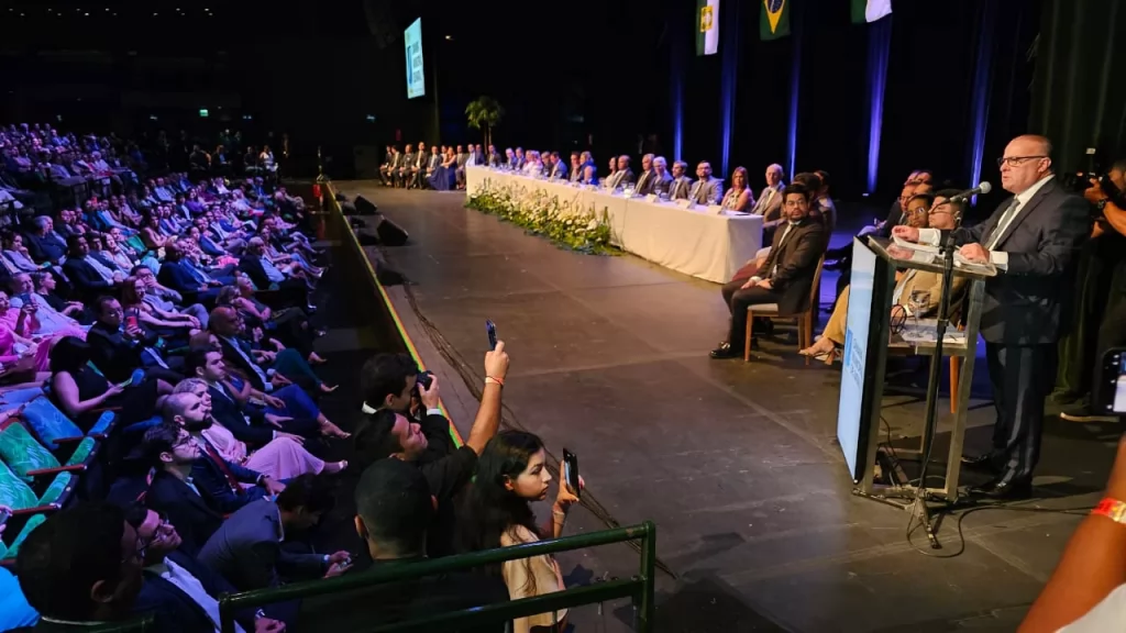 Paulinho Freire toma posse como prefeito de Natal