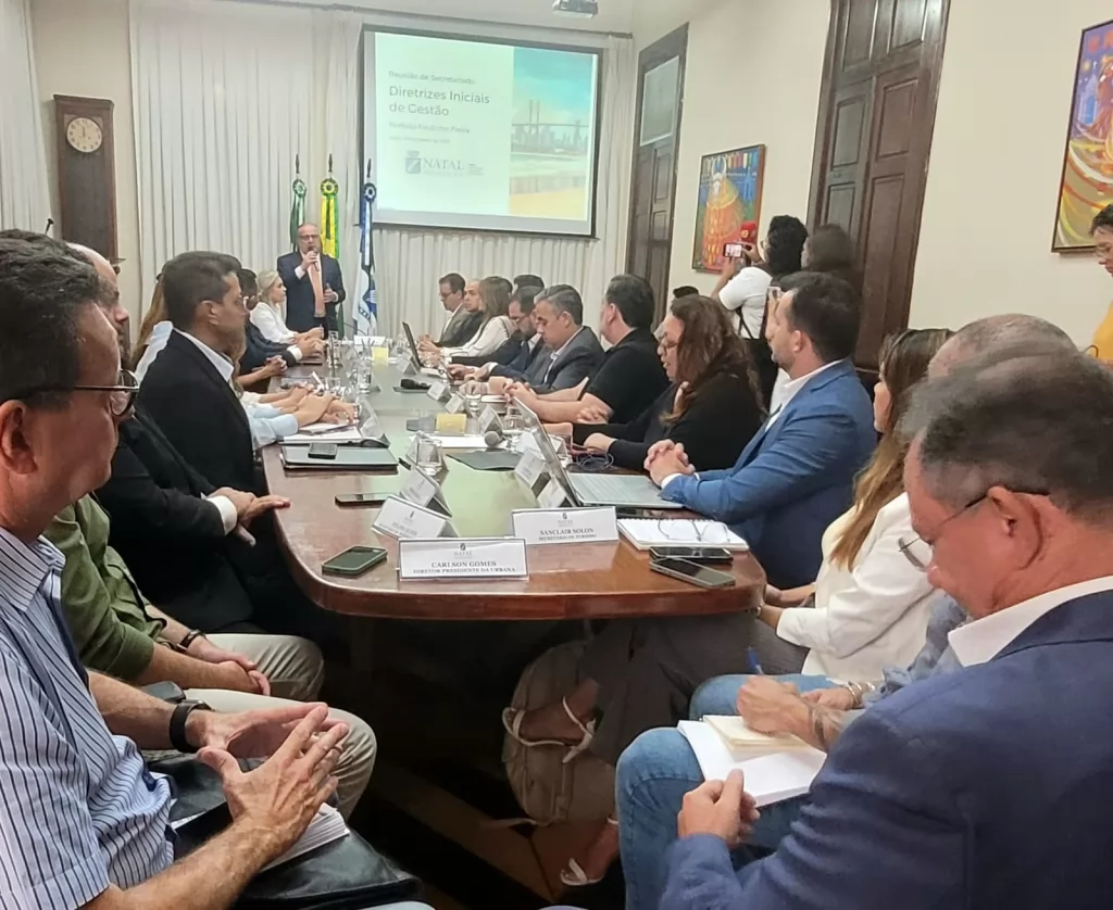Prefeito de Natal reúne secretários e cobra redução de 20% nas despesas