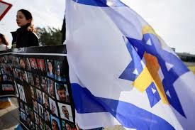 Após atraso, Hamas divulga lista de reféns e cessar-fogo com Israel começa; 3 mulheres devem ser libertadas hoje pela manhã