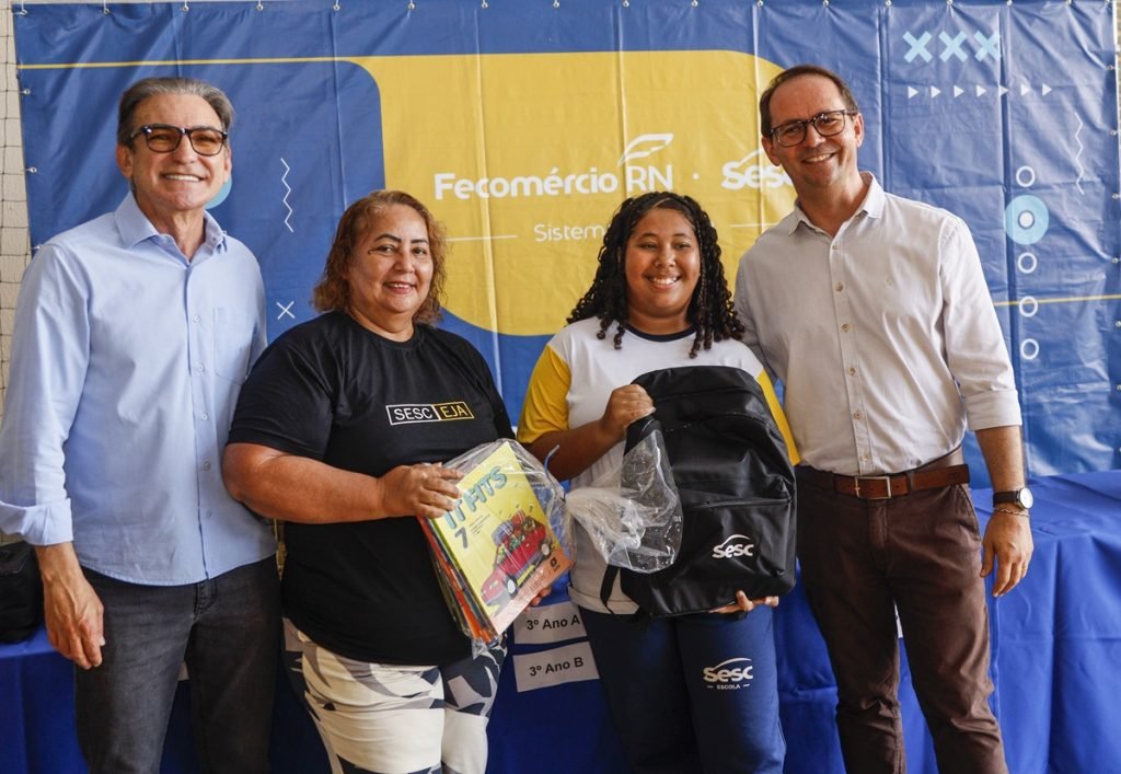 Escolas do Sesc iniciam o ano letivo com doação de kits escolas e entrega de medalhas de olímpiada de astronomia