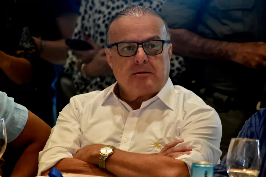 Paulinho reage a ação do MPE por uso da máquina