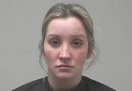 Mãe aquece bebê com secador de cabelo, adormece com o aparelho ligado e acaba matando o filho