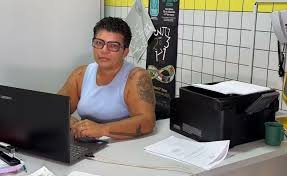 Diretora é ameaçada por estudantes na Grande Natal após cumprir lei que proíbe uso de celulares nas escolas