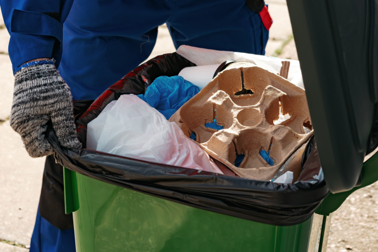 Polícia alerta: criminosos roubam dados de embalagens descartadas