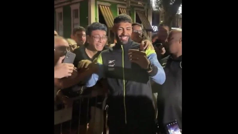 Botafogo chega a Belém para Supercopa e é recebido com festa da torcida