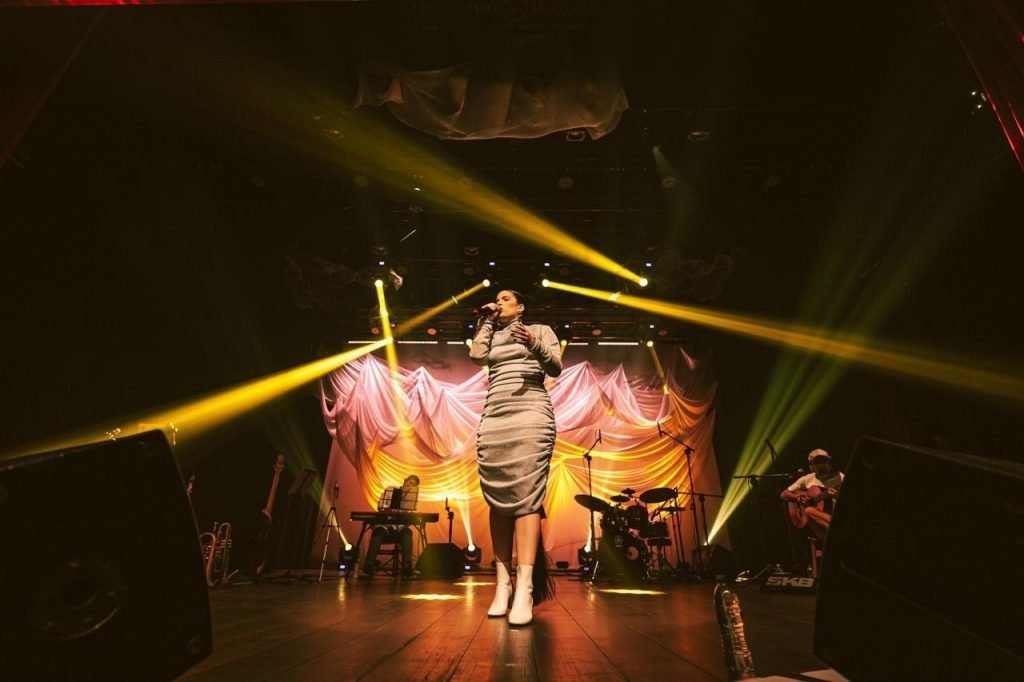 Sesc RN leva cantora potiguar Daniela Fernandes a espetáculo em São Paulo
