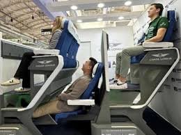 Assentos de dois andares em aviões enfrentam resistência: passageiros reclamam da ‘zona do pum’