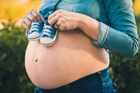Estudo com 160 mil mulheres listou marcas que a gravidez deixa no corpo meses após parto