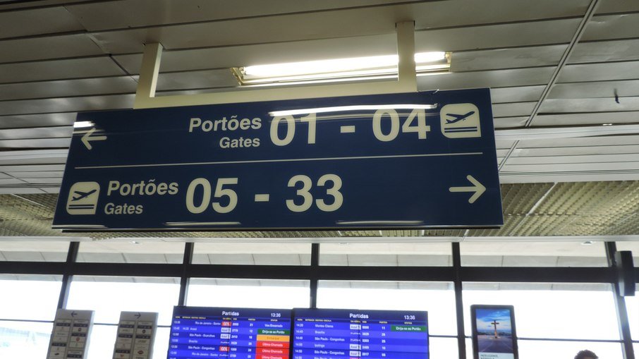 Passagem aérea por até R$ 200 para aposentados: veja como comprar