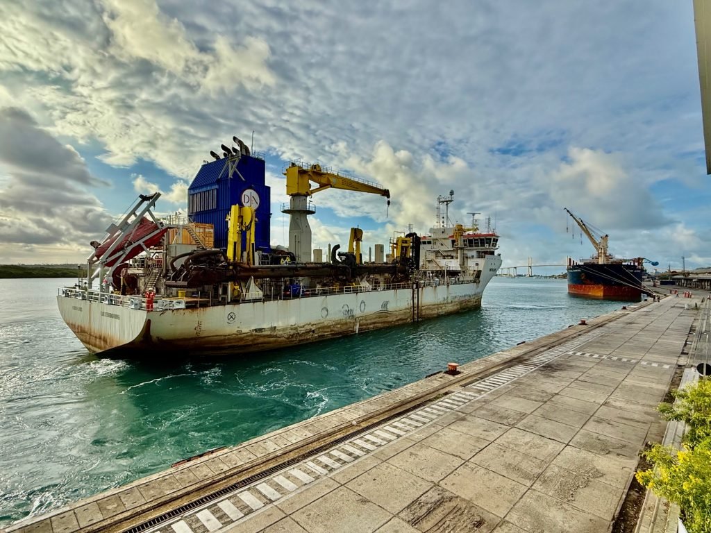 Canal de acesso ao Porto de Natal passa por dragagem emergencial para remoção de banco de areia