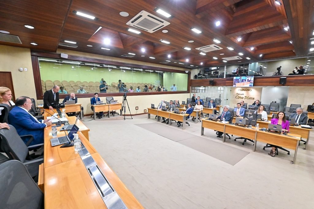 Assembleia Legislativa aprova reajuste salarial para professores da rede estadual