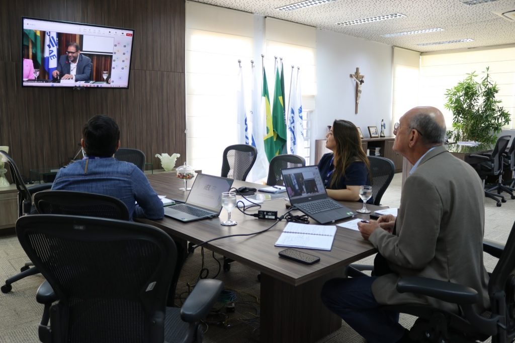 Roberto Serquiz representa CNI na abertura do Fórum Permanente das Microempresas e Empresas de Pequeno Porte