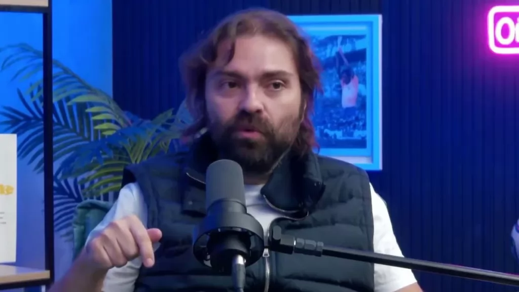 Presidente do Botafogo cita redução das dívidas em R$ 600 milhões e exalta John Textor: ‘Ele é um milagre, fenômeno. Temos o melhor time do Brasil’