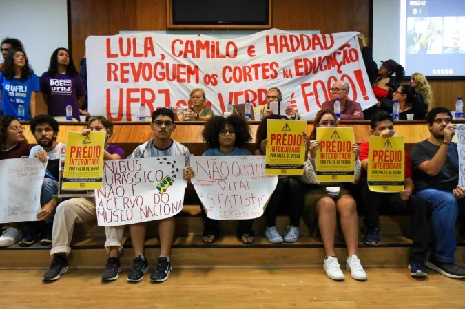 Universidades estão em situação crítica, relatam entidades