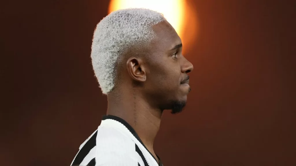 Renato Paiva exalta ‘irreverência’ e ‘fantasia’ de Jeffinho no Botafogo: ‘É aquele jogador fora da caixa, um miúdo muito especial’