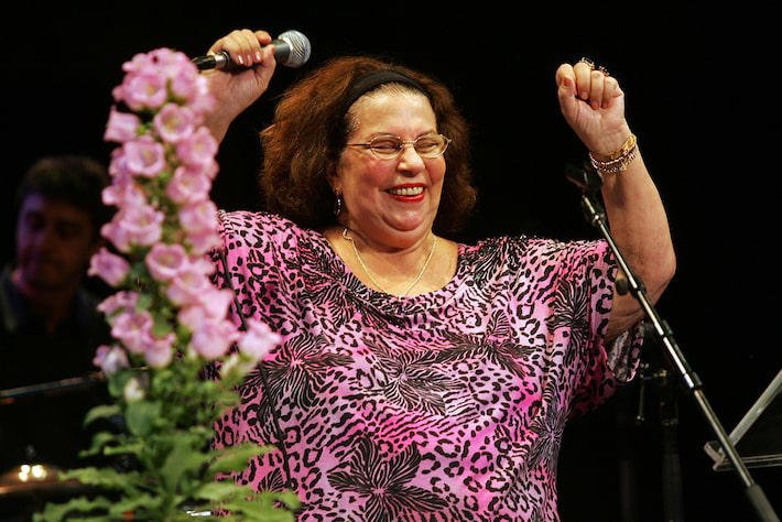 ‘Gigantesca’, ‘Uma das maiores vozes do Brasil’: artistas e amigos se despedem de Nana Caymmi