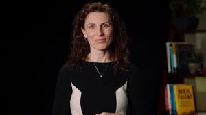 Pesquisadora famosa por estudar desonestidade é demitida de Harvard por fraude