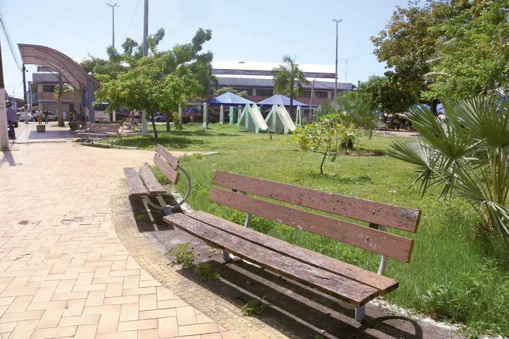 Lei autoriza parcerias para manutenção de praças públicas