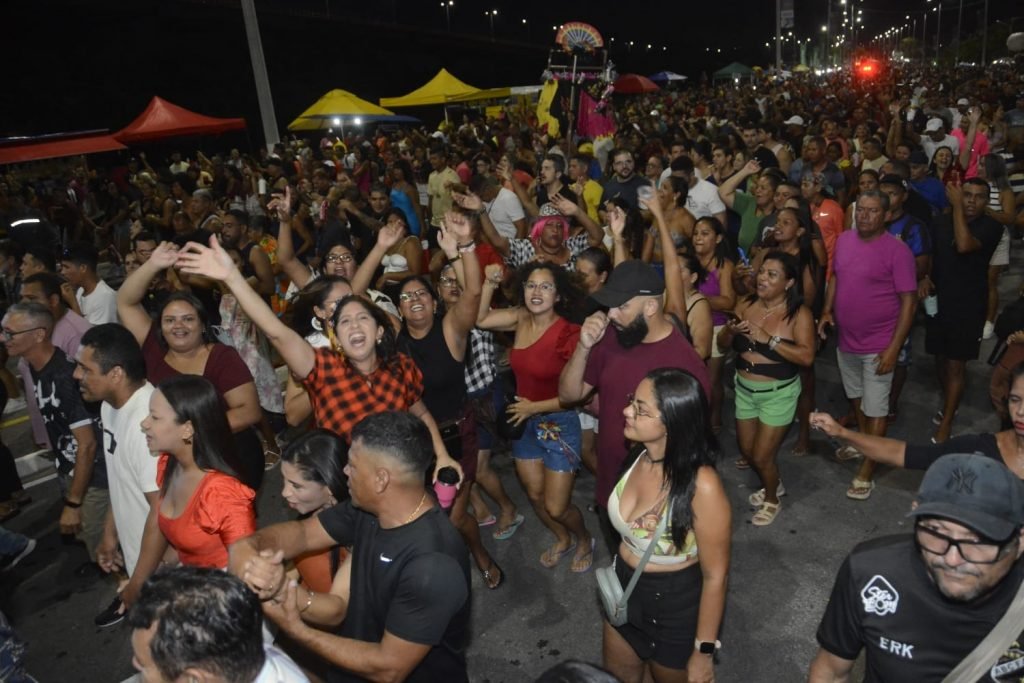 Comerciantes celebram vendas no primeiro dia do São João de Natal