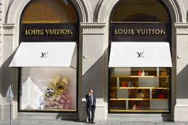 Mundo da moda em convulsão: LVMH perde 120 bilhões de euros e afunda mercado da moda de luxo