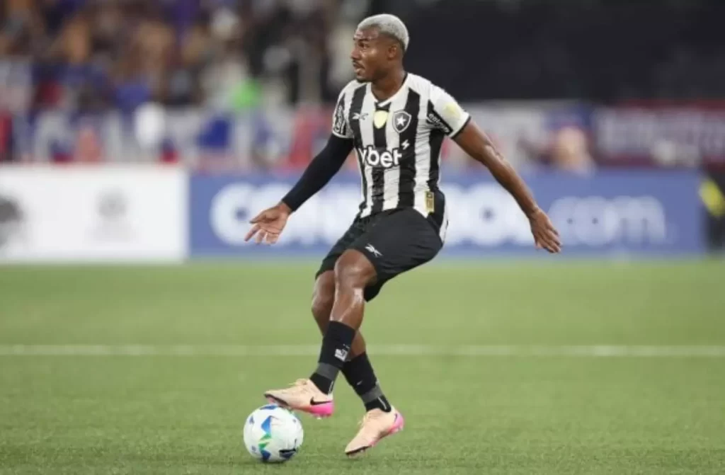 Cuiabano vibra com gol da vitória do Botafogo: ‘Brinco que sou atacante’