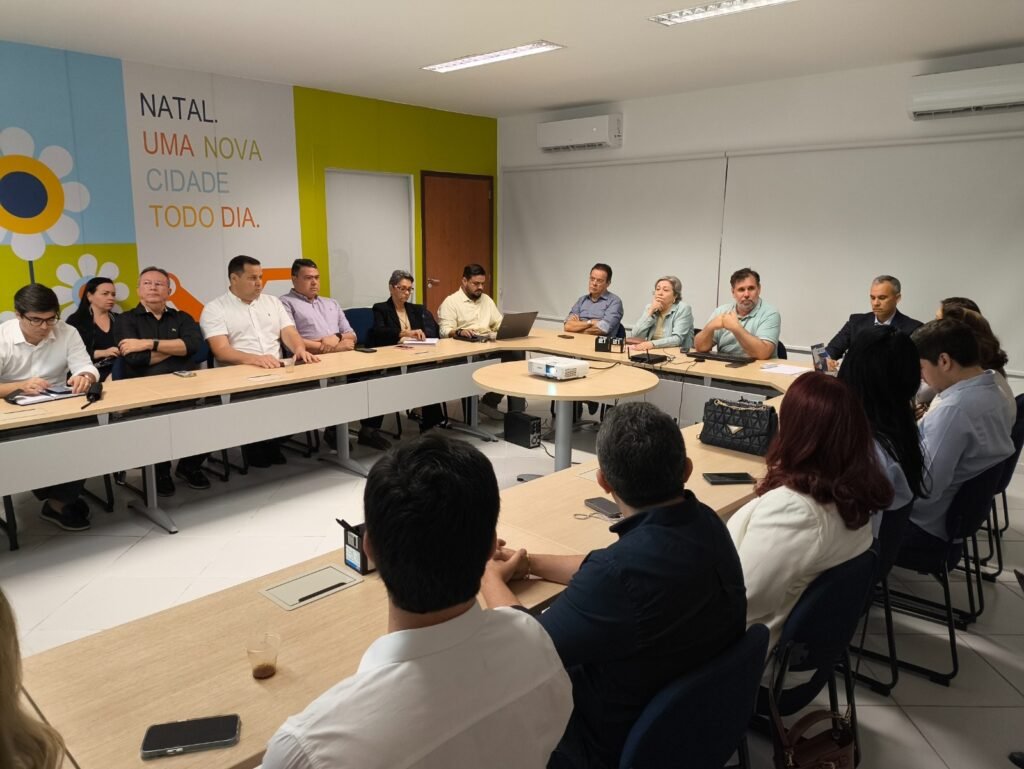 Prefeitura apresenta avanços da reforma urbanística e ambiental em reunião das Câmaras Temáticas