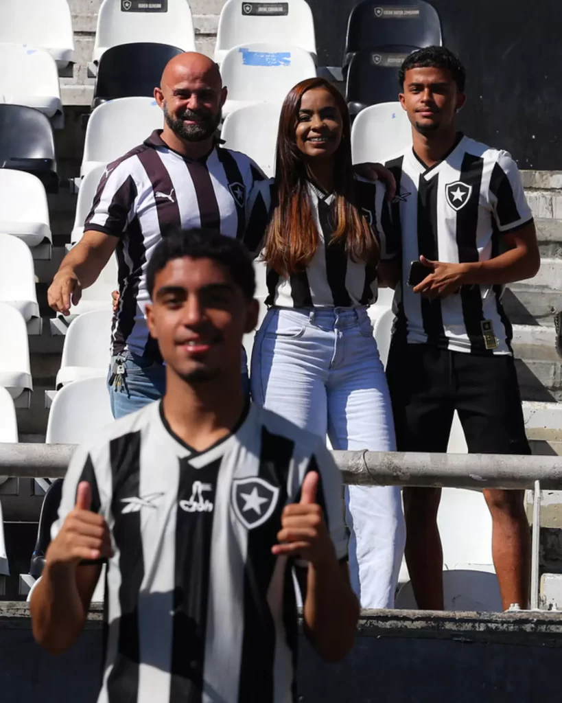 Fama no TikTok e descoberto por professor: conheça nova joia da base do Botafogo