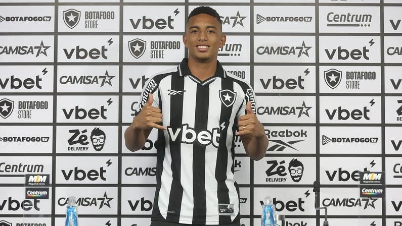 Joia da Colômbia, Jordan Barrera se apresenta, diz onde prefere atuar e veste a 14 do Botafogo: ‘É maravilhoso vestir essa camisa’