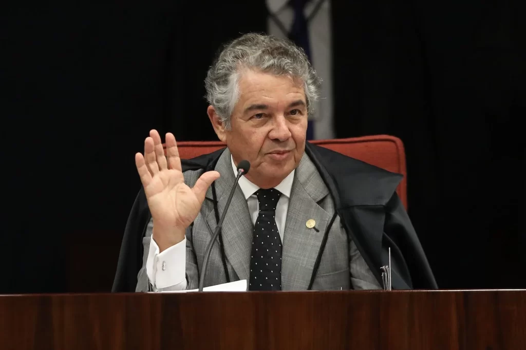 Ex-ministro do STF diz que Moraes forçou Código Penal contra Bolsonaro