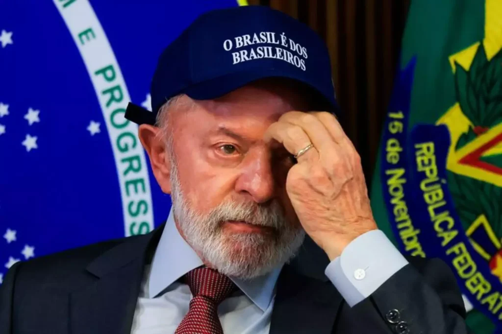 Aprovação de Lula cai de 50,2% para 47,9%; desaprovação é de 51%, diz pesquisa Atlas/Bloomberg