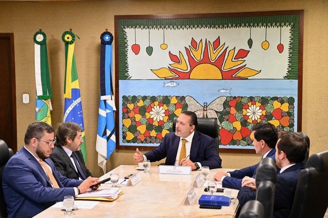 Presidente da ALRN recebe TCE para entrega de relatório trimestral