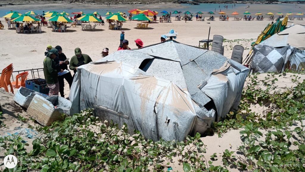 Comerciantes da praia do Forte são  notificados a desocupar área de  restinga