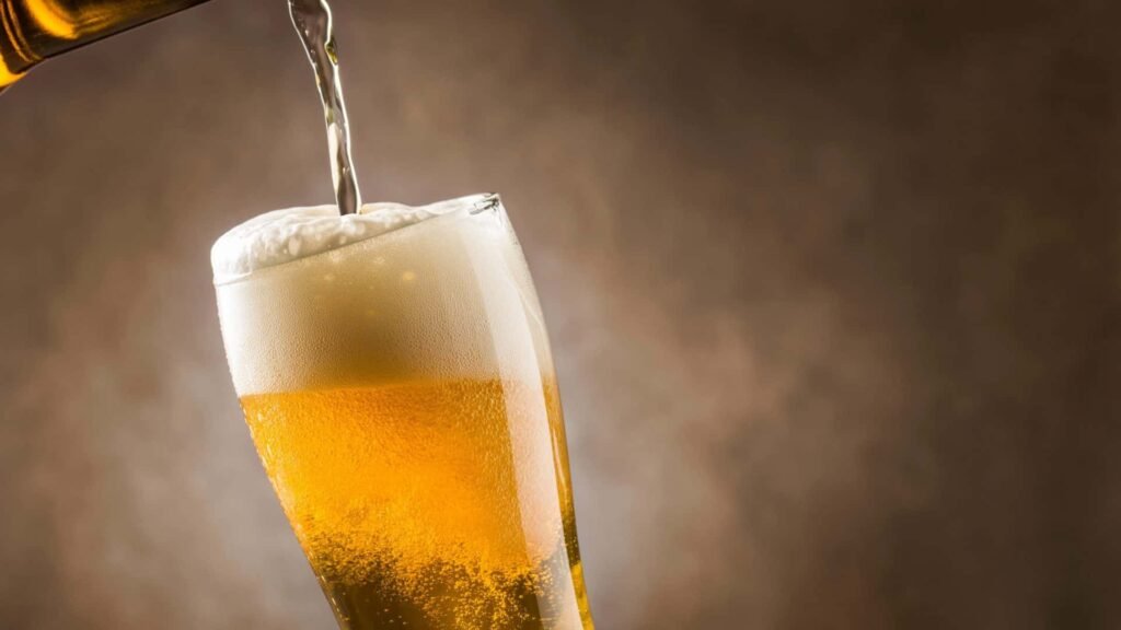 Engenheiro brasileiro encontrou o copo ideal para manter a cerveja gelada por mais tempo