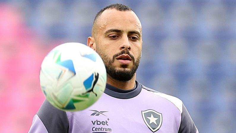 Botafogo sai ileso dos erros de Davide Ancelotti