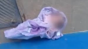 Mãe vai a baile funk e bebê morre ao ficar sozinho com irmã de 5 anos