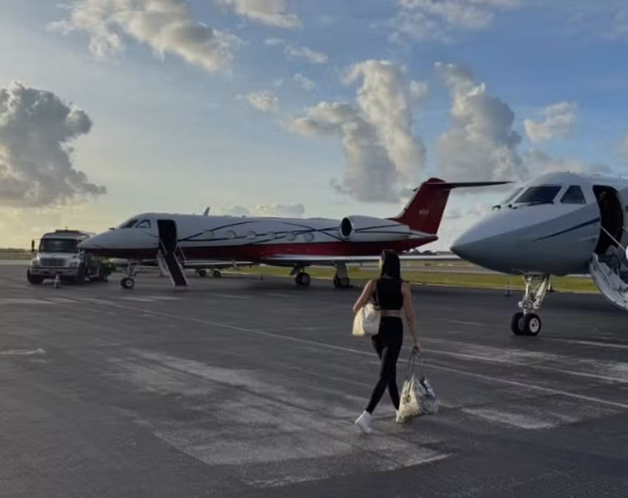 Eles são ricos. Eles só viajam para destinos exclusivos. E eles adoram reclamar