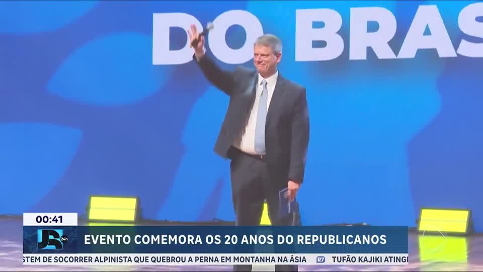 Tarcísio promete indulto a Bolsonaro como primeiro ato se for eleito presidente