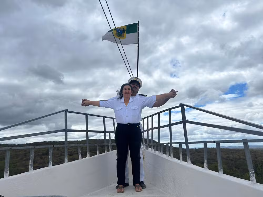 Homem constrói réplica do Titanic de 7 metros de altura no sertão do RN