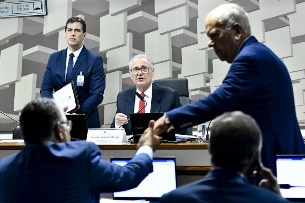 Senado aprova lei que libera R$ 30 bilhões fora do teto. Medida segue a lógica chinesa de usar fundos estatais para blindar exportadores