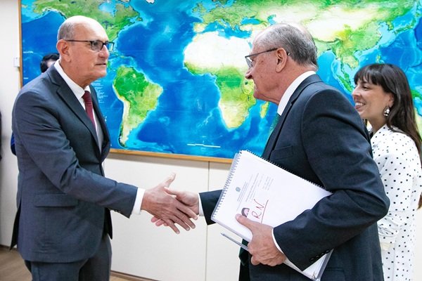 Presidente da FIERN se reúne com vice-presidente Geraldo Alckmin para buscar soluções aos impactos do tarifaço dos EUA sobre setores do RN